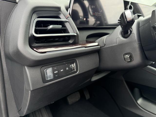 new 2025 Chevrolet Traverse car, priced at $59,095