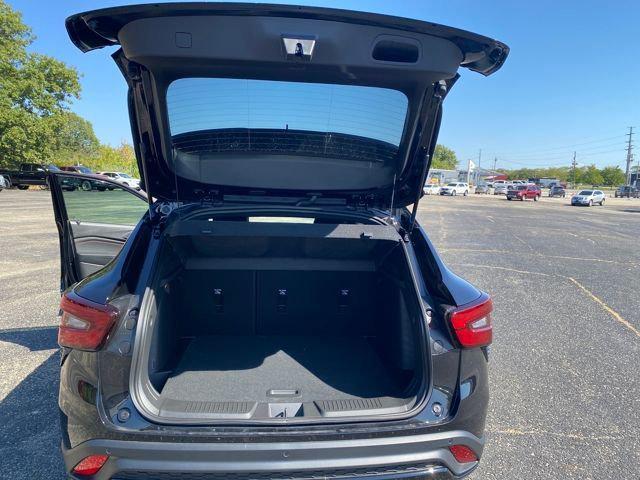 new 2025 Chevrolet Trax car, priced at $28,100