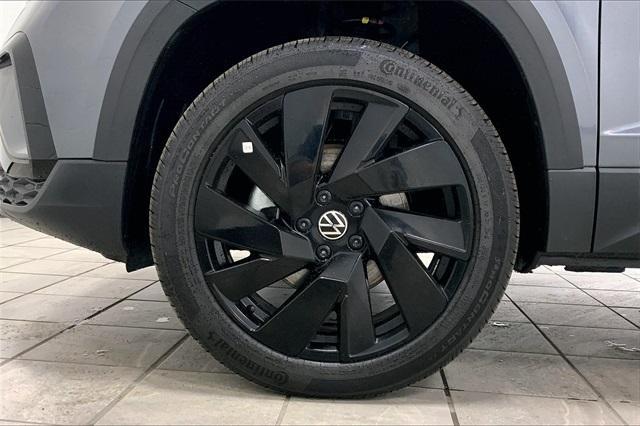 new 2024 Volkswagen Taos car, priced at $34,666