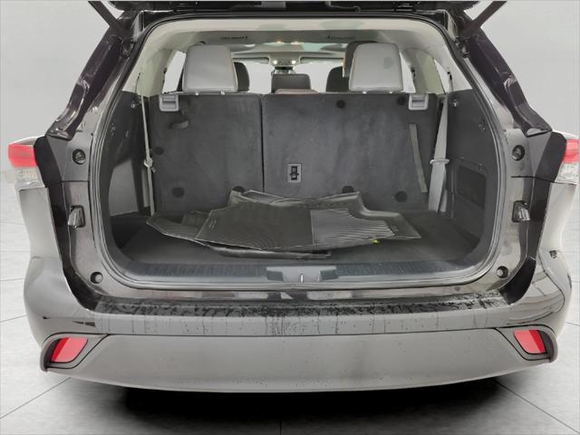 used 2022 Toyota Highlander car, priced at $38,826