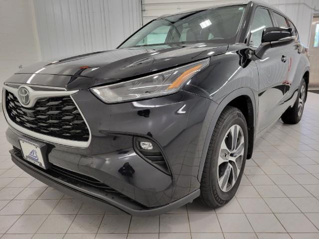 used 2023 Toyota Highlander car, priced at $39,948