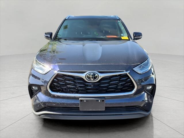 used 2022 Toyota Highlander car, priced at $41,755