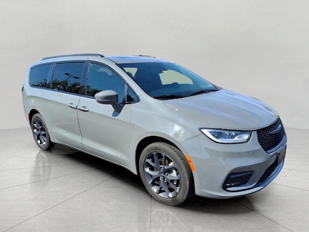 used 2022 Chrysler Pacifica car, priced at $29,985