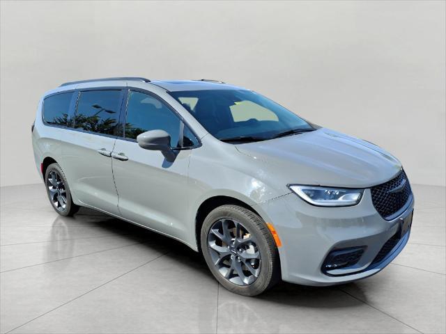 used 2022 Chrysler Pacifica car, priced at $29,987