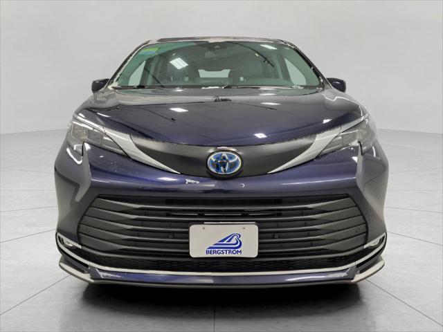 used 2024 Toyota Sienna car, priced at $45,393