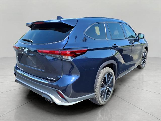 used 2022 Toyota Highlander car, priced at $34,331