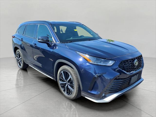 used 2022 Toyota Highlander car, priced at $34,331