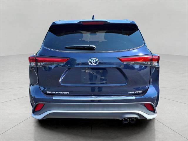 used 2022 Toyota Highlander car, priced at $34,331