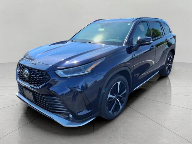 used 2022 Toyota Highlander car, priced at $34,331
