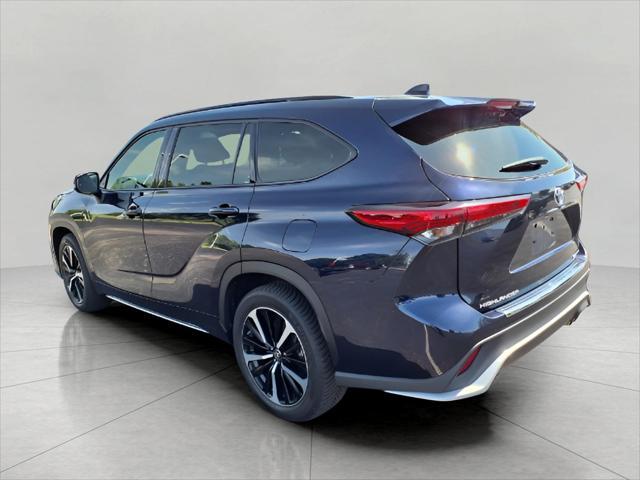 used 2022 Toyota Highlander car, priced at $34,331