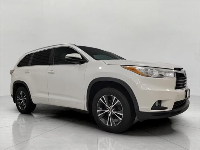 used 2016 Toyota Highlander car, priced at $18,389