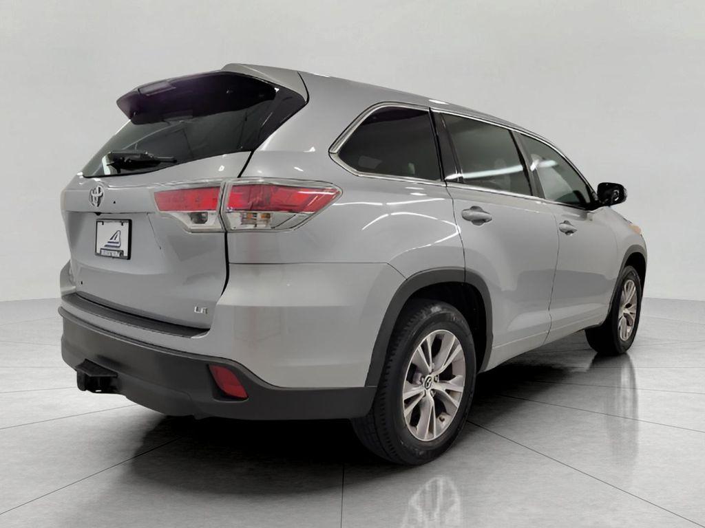 used 2016 Toyota Highlander car, priced at $18,397