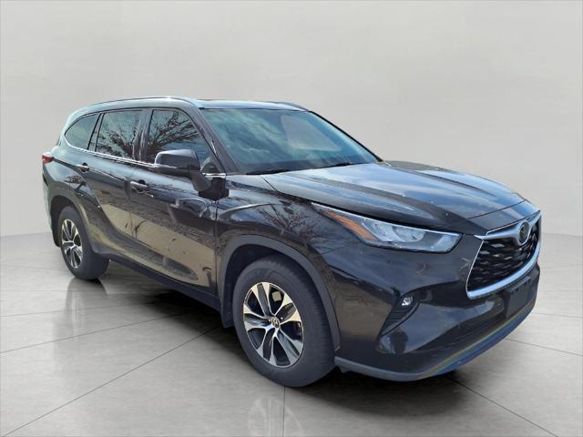 used 2020 Toyota Highlander car, priced at $30,957