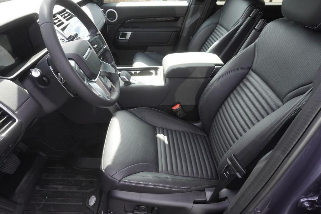 new 2025 Land Rover Discovery car, priced at $69,788