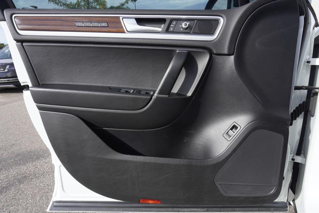 used 2016 Volkswagen Touareg car, priced at $22,900