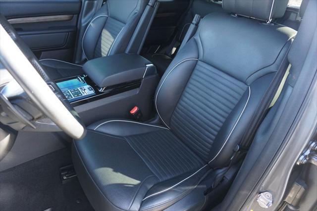 used 2018 Land Rover Discovery car, priced at $25,587