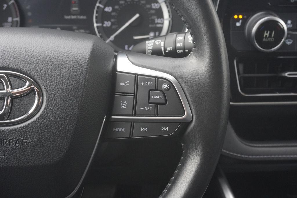 used 2020 Toyota Highlander car, priced at $33,693