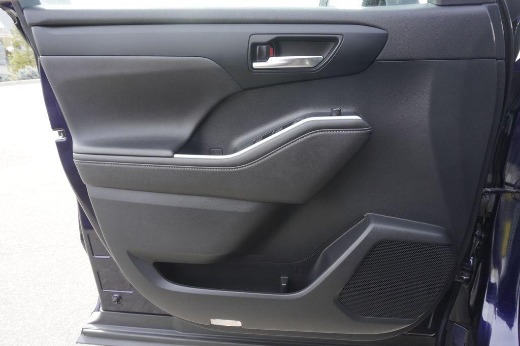 used 2020 Toyota Highlander car, priced at $33,693