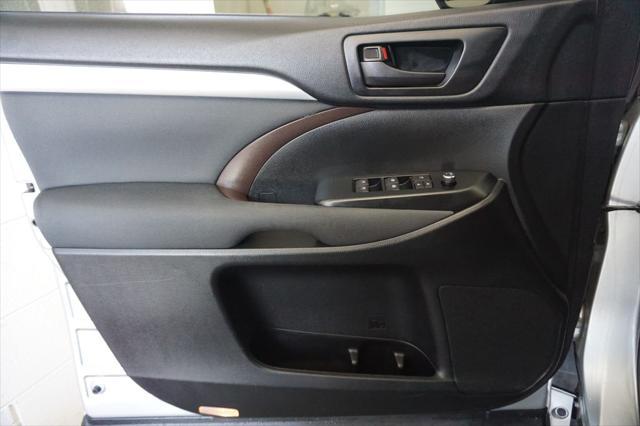 used 2018 Toyota Highlander car, priced at $22,300
