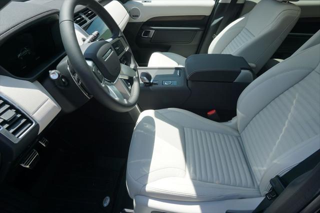 new 2025 Land Rover Discovery car, priced at $74,323
