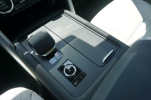 new 2025 Land Rover Discovery car, priced at $74,323