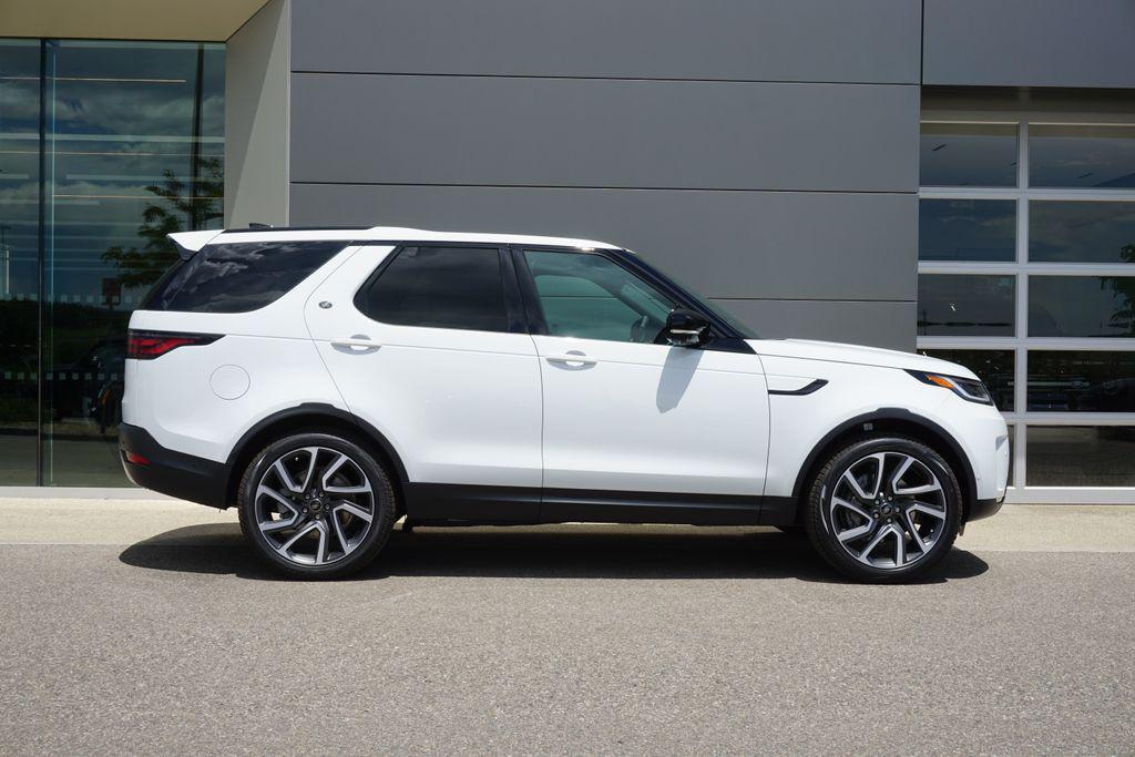 new 2025 Land Rover Discovery car, priced at $69,848