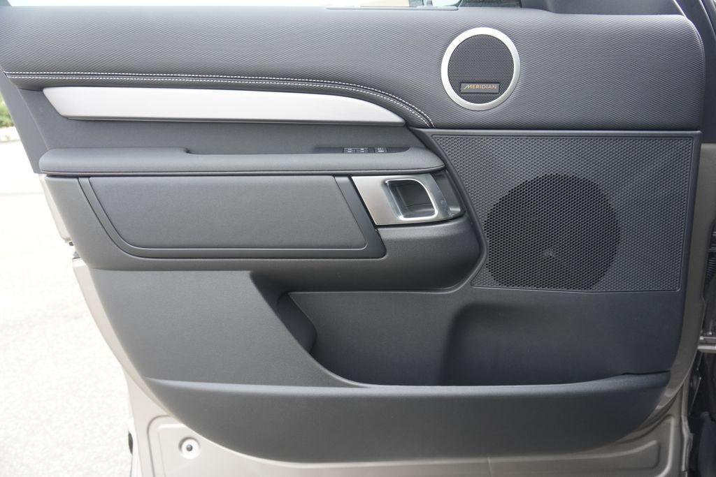 new 2025 Land Rover Discovery car, priced at $83,473
