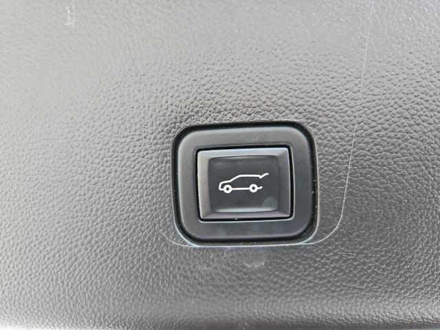 used 2021 Chevrolet Traverse car, priced at $24,997
