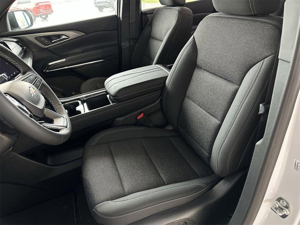 new 2025 Chevrolet Traverse car, priced at $42,235