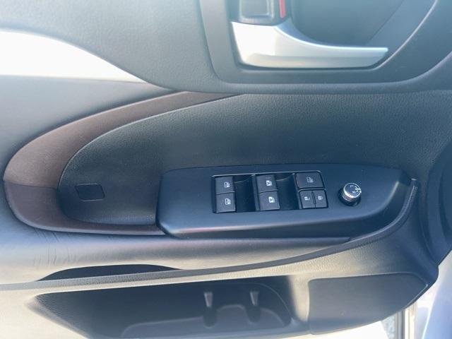 used 2018 Toyota Highlander car, priced at $21,995