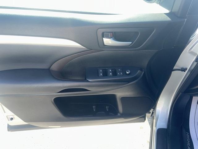 used 2018 Toyota Highlander car, priced at $21,995