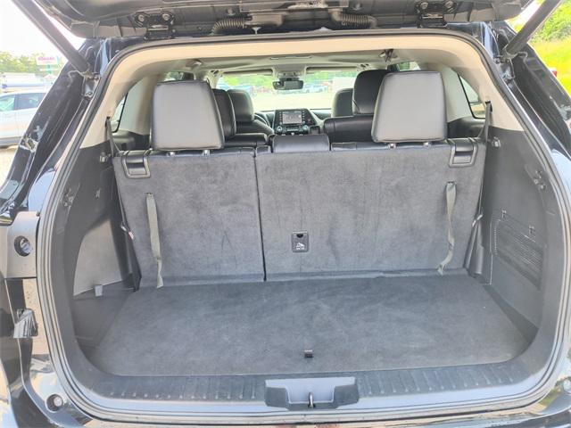 used 2022 Toyota Highlander car, priced at $31,954