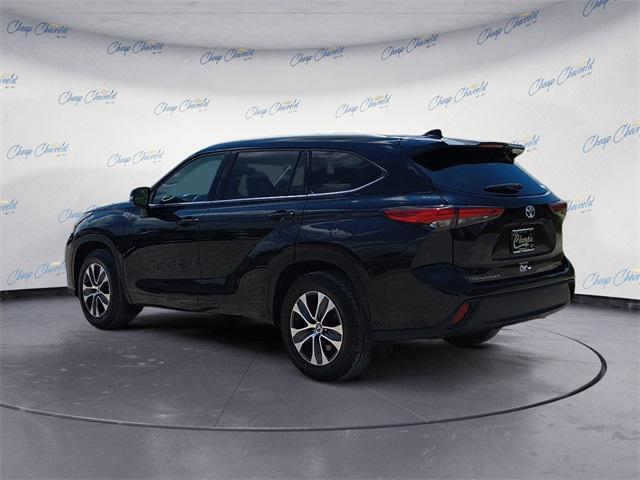 used 2022 Toyota Highlander car, priced at $31,954