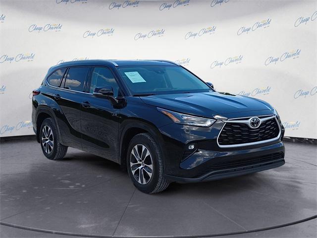 used 2022 Toyota Highlander car, priced at $31,954