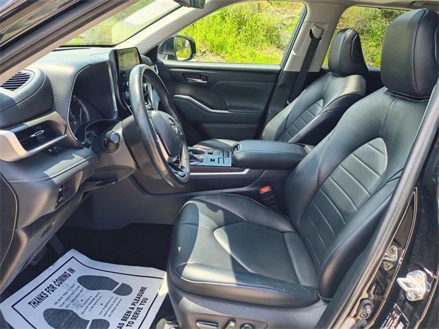 used 2022 Toyota Highlander car, priced at $31,954