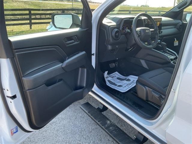 new 2025 Chevrolet Colorado car, priced at $32,000