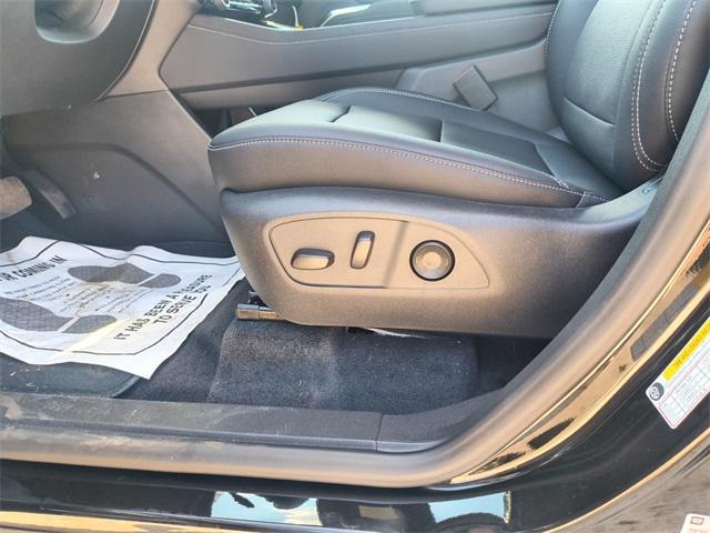 new 2025 Chevrolet Traverse car, priced at $51,000