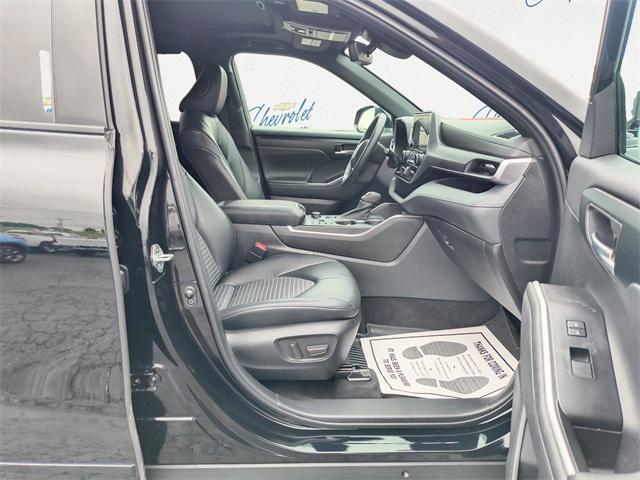 used 2023 Toyota Highlander car, priced at $42,400