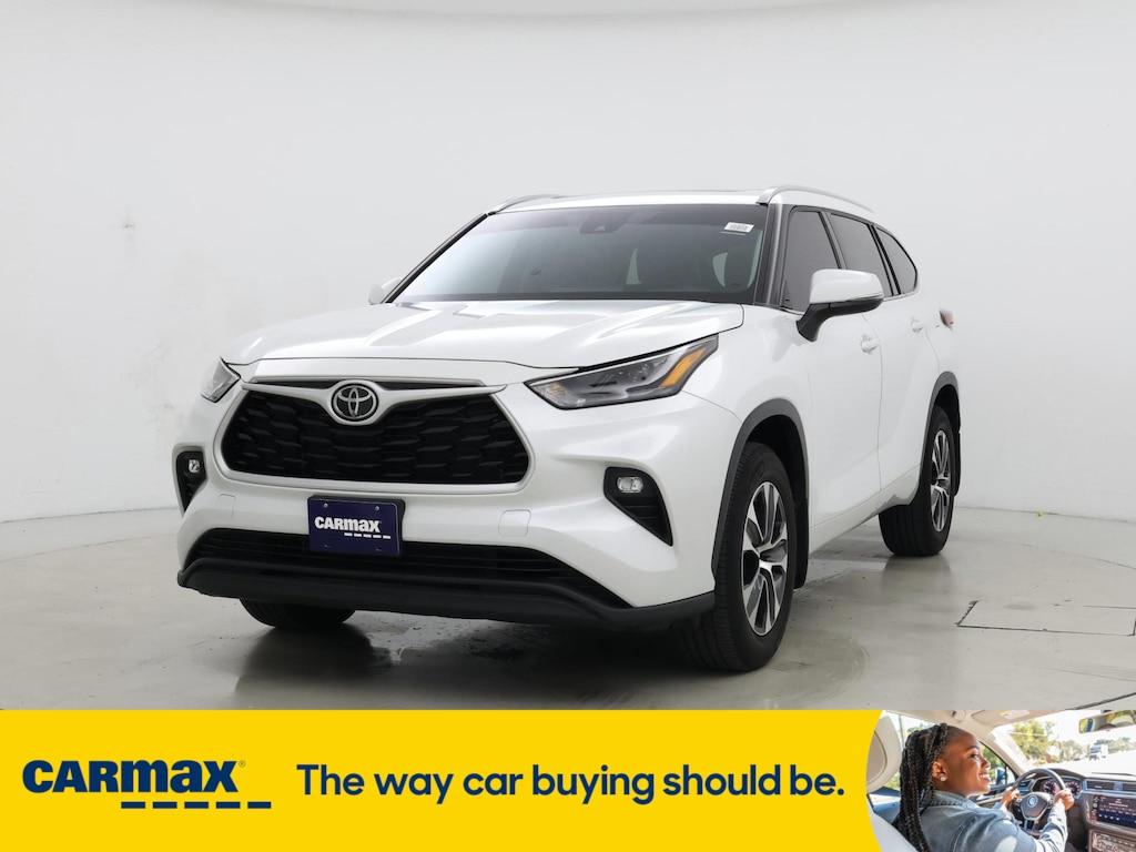 used 2022 Toyota Highlander car, priced at $33,998