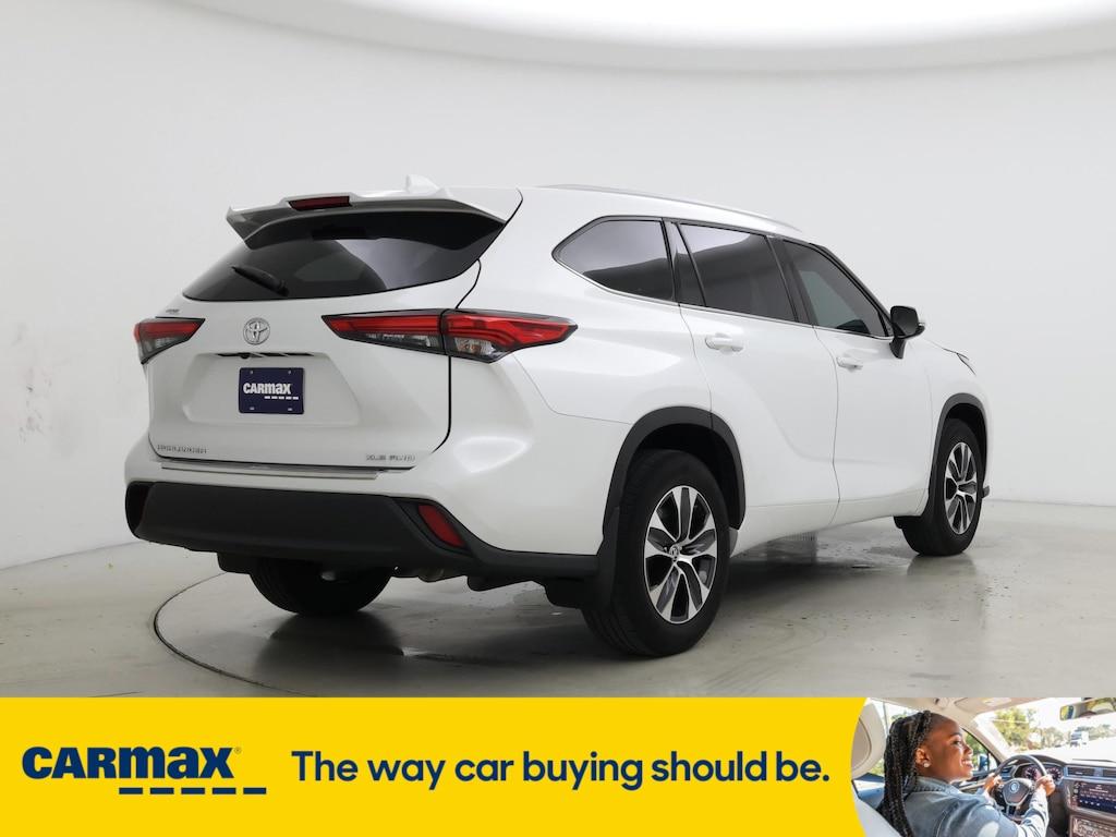 used 2022 Toyota Highlander car, priced at $33,998