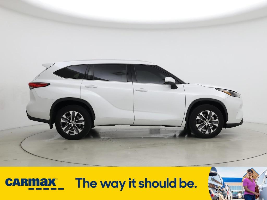 used 2022 Toyota Highlander car, priced at $33,998