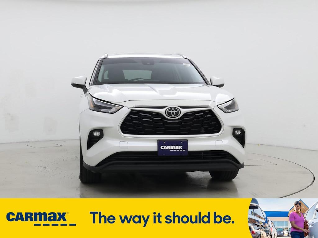 used 2022 Toyota Highlander car, priced at $33,998