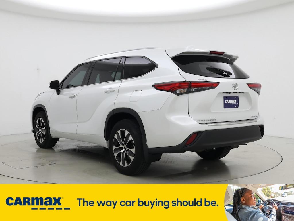 used 2022 Toyota Highlander car, priced at $33,998