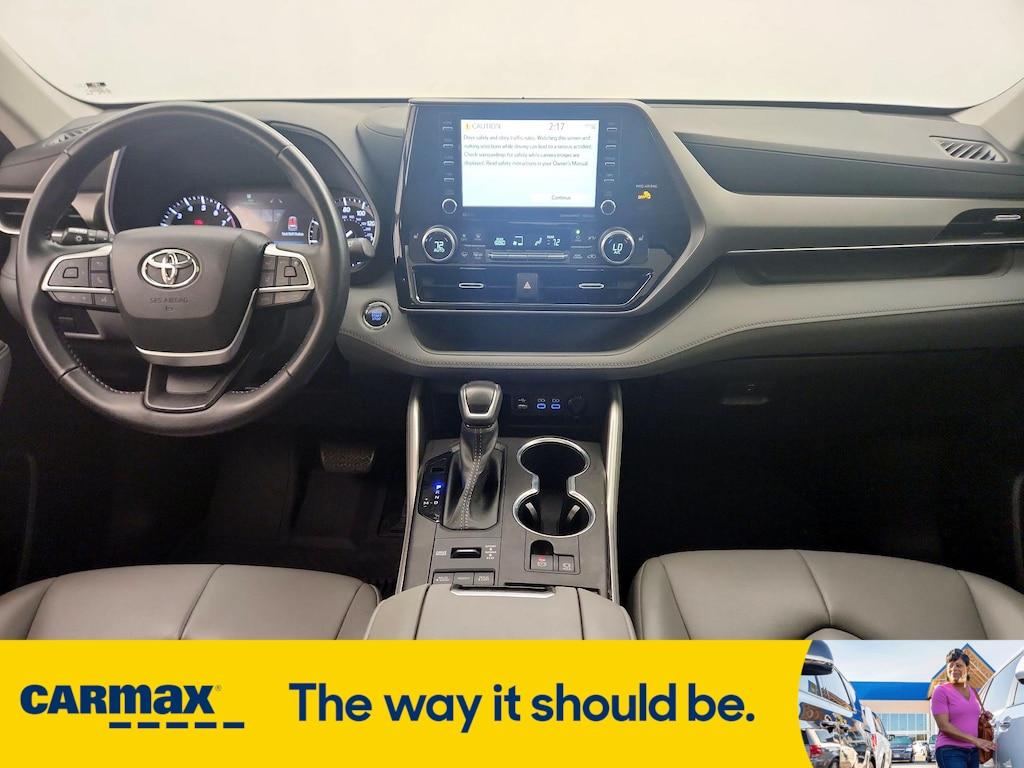used 2022 Toyota Highlander car, priced at $33,998