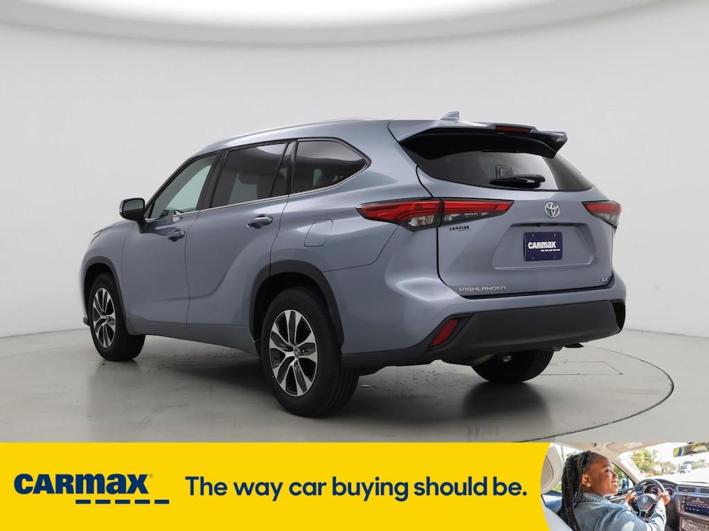 used 2022 Toyota Highlander car, priced at $33,998