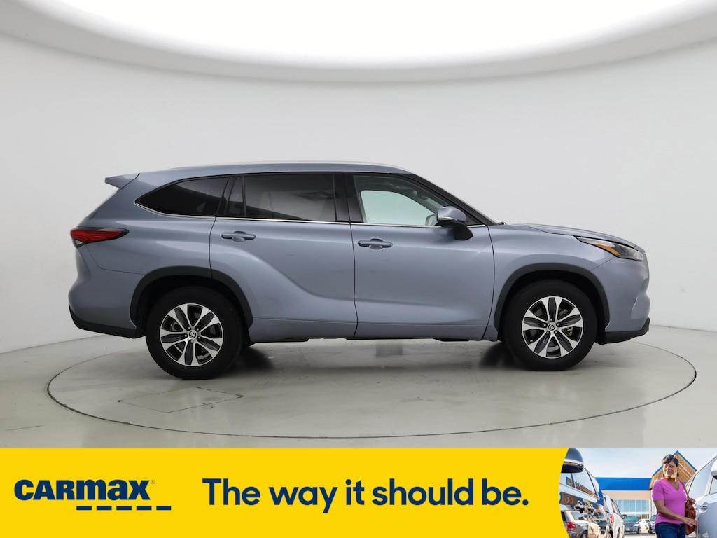 used 2022 Toyota Highlander car, priced at $33,998