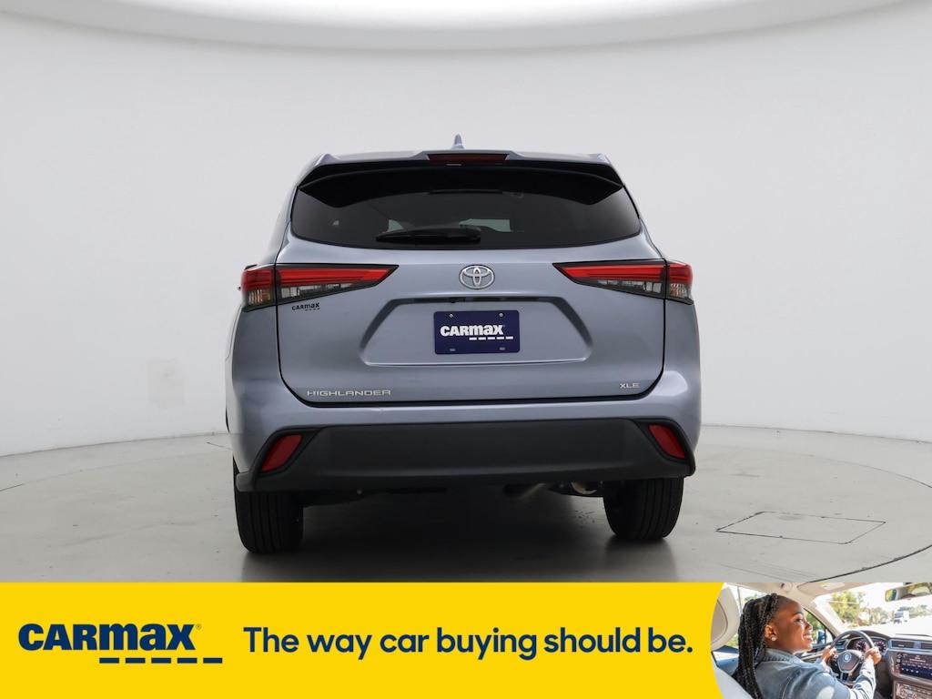 used 2022 Toyota Highlander car, priced at $33,998