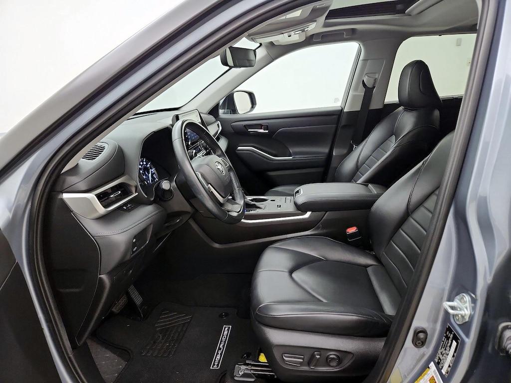used 2022 Toyota Highlander car, priced at $33,998