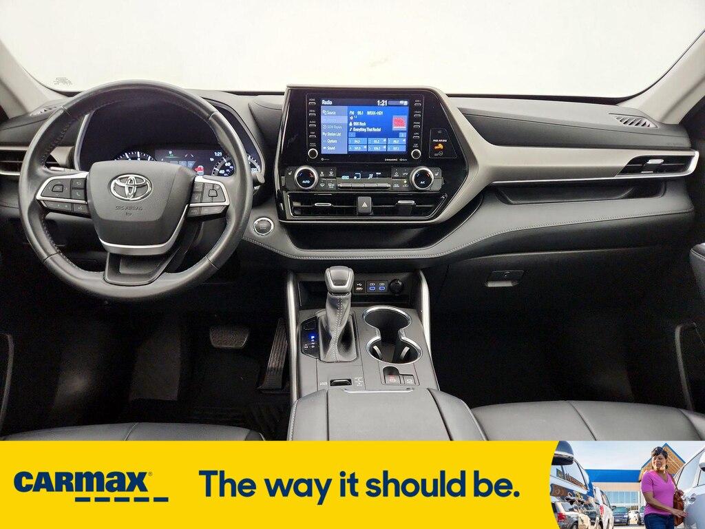 used 2022 Toyota Highlander car, priced at $33,998