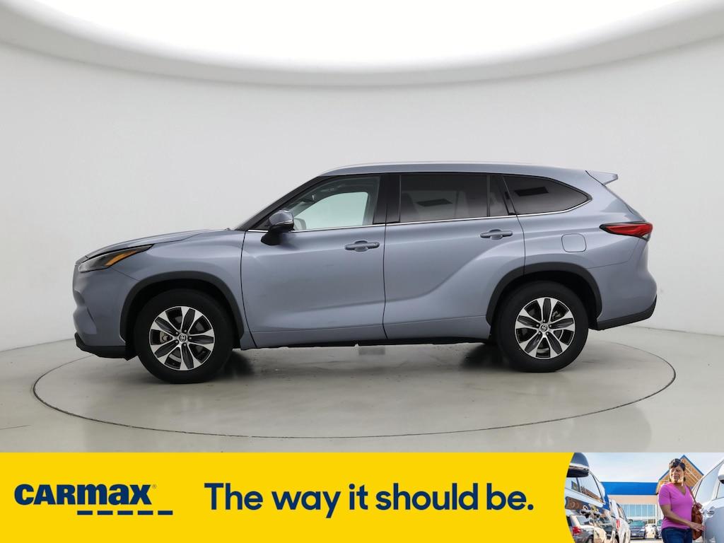 used 2022 Toyota Highlander car, priced at $33,998